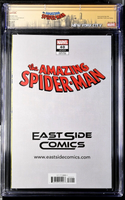 AMAZING SPIDER-MAN #40 CGC SS 9.8 JOHN GIANG EXCLUSIVE CHRISTMAS VIRGIN VARIANT1
